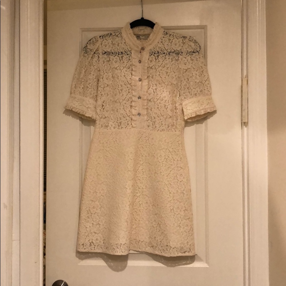 Pretty beige ZARA dress size XS, never worn.